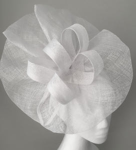 Tia Large Pure White Fascinator, Royal Wedding Hat, White Kentucky Derby Hat, Oaks Fascinator Headband, Spring Racing Fashion 2023, White Millinery
