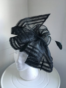 SALE item* Ava Black Fascinator, Kentucky Derby Fascinator, Ladies Wedding Hats, Spring Racing Fashion 2023, Black Tea-Party Hat, Royal Hats