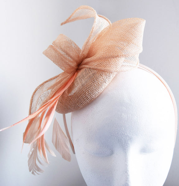 Betsy Pale Salmon Fascinator, Light Peach Kentucky Derby Hat, Cocktail Hat, Ladies Tea-Party Fascinator, Spring Racing Fashion, KY Oaks 2023